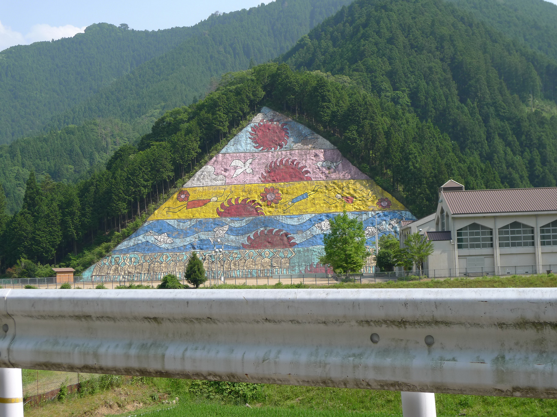 Katsuragi-cho — Gigantic Wall Art at Hanazono JHS