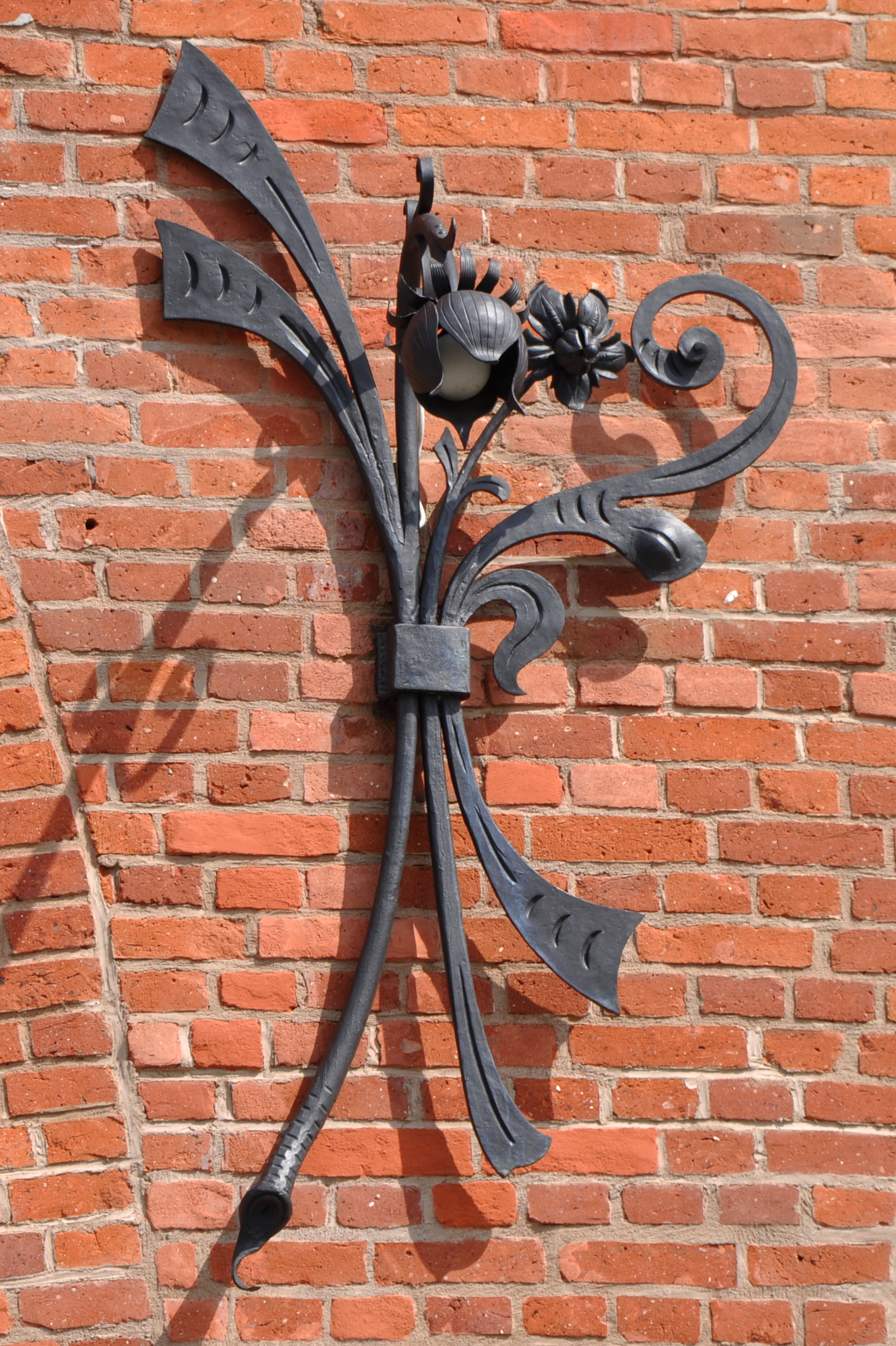 Lodz — Lodz Grohmann's Gate lamp 2010-05