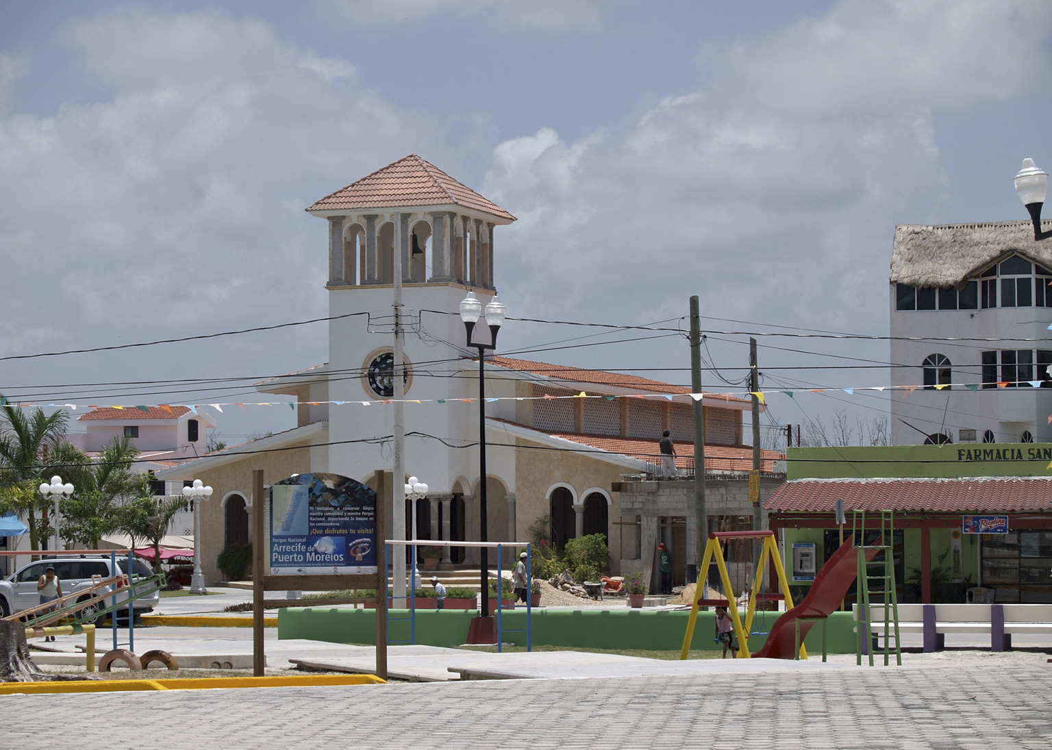 Puerto Morelos — Puerto-Morelos-plaza