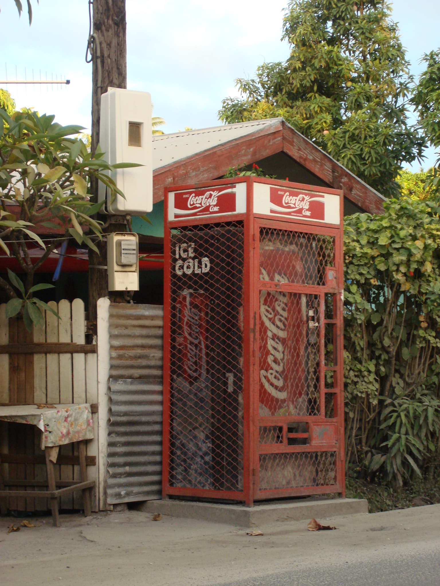 Vaitape — Coca-Cola Machine in Vaitape, Bora Bora