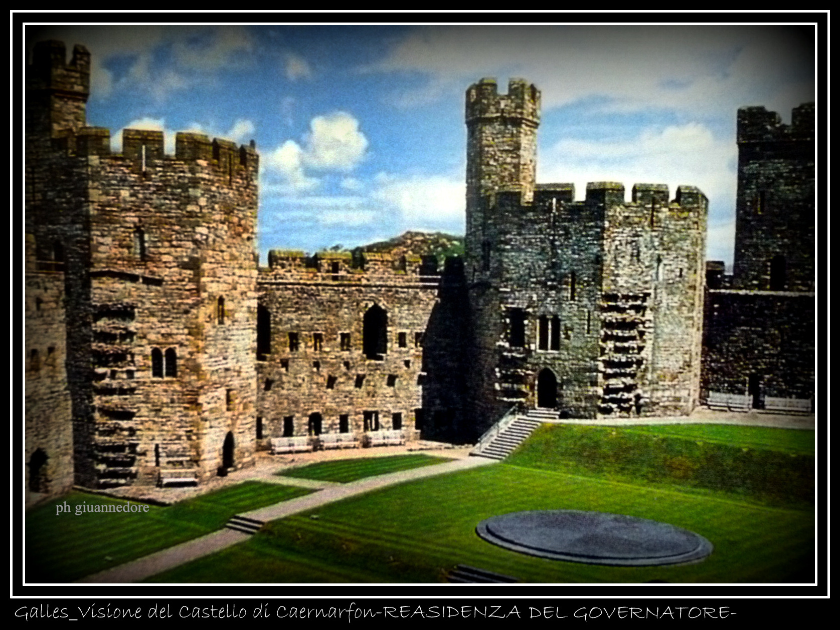 Caernarfon — Caernarfon, UK - panoramio