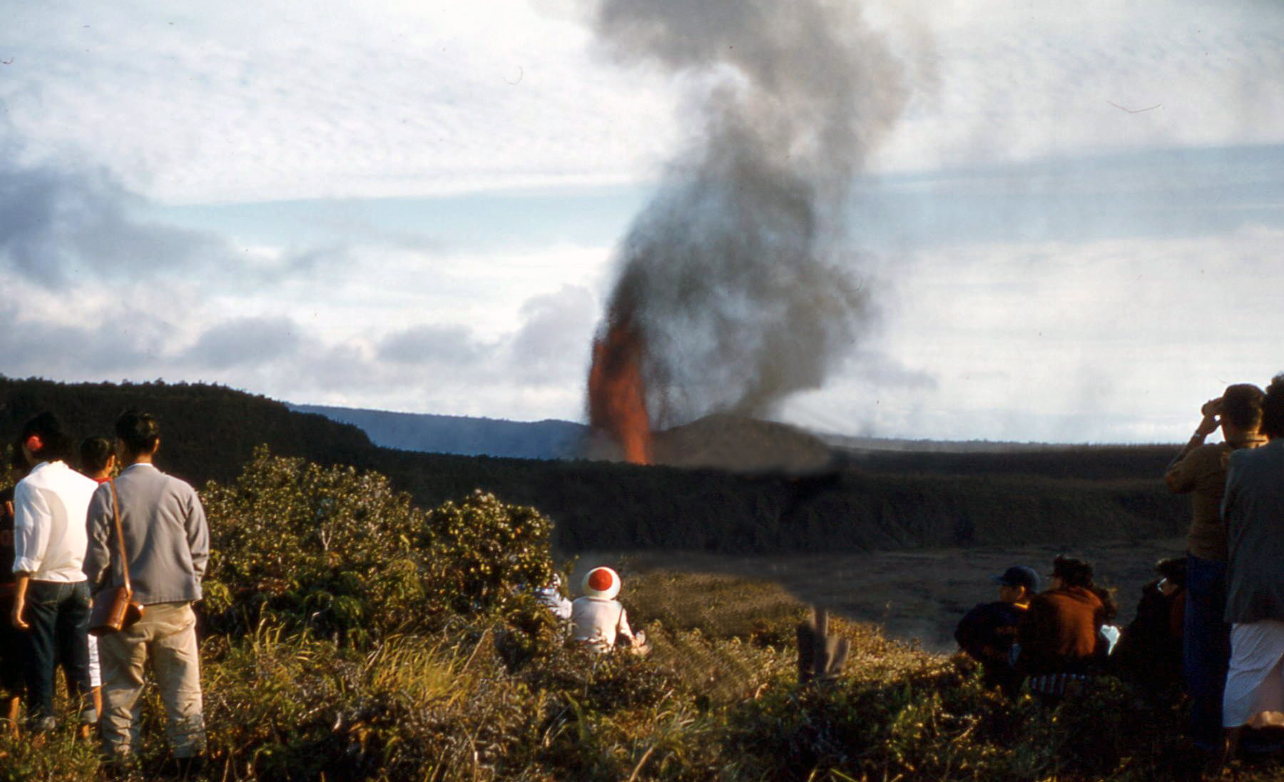 Iki — Kilauea Iki erupting 1959
