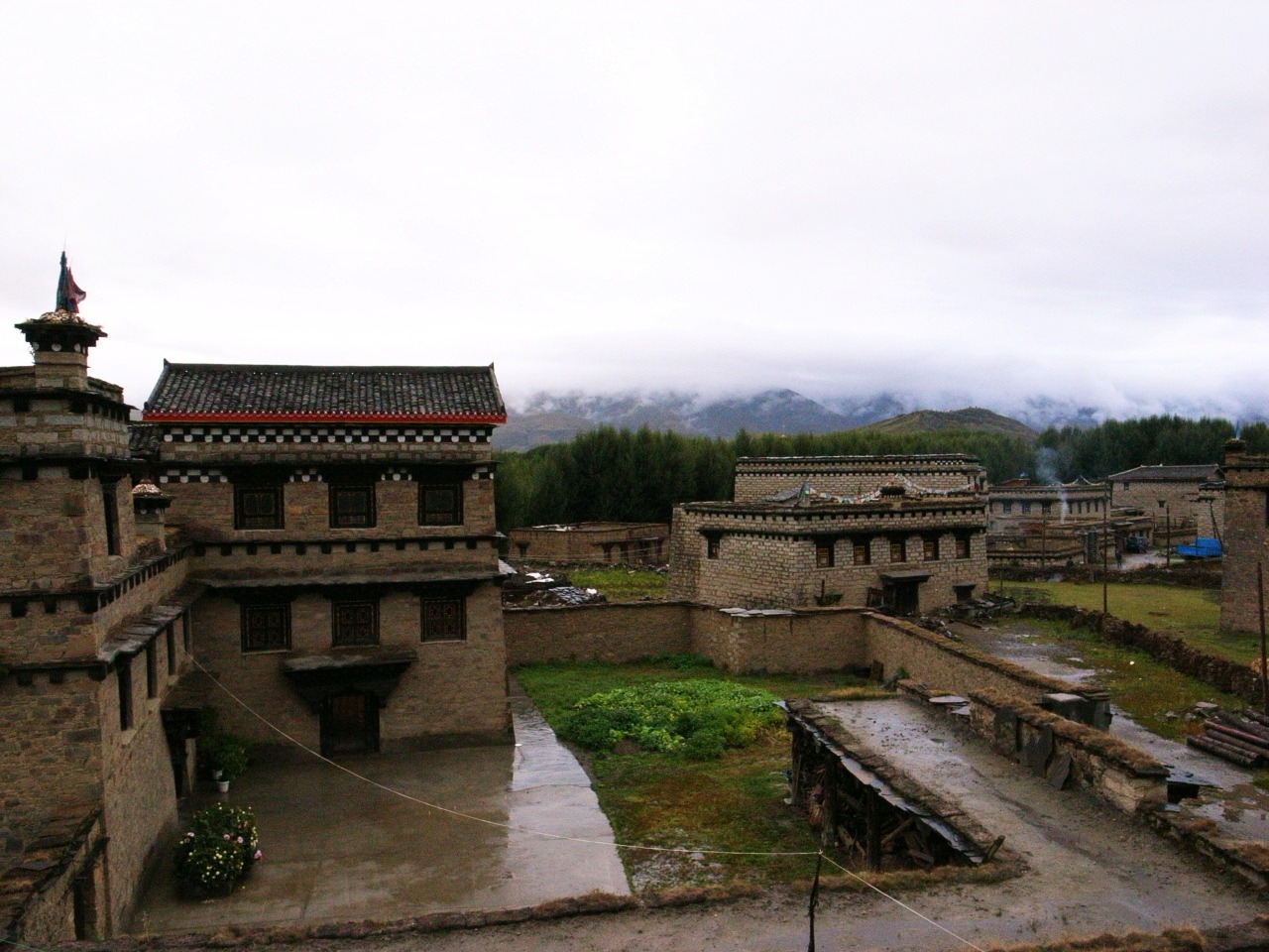 Daocheng County — Daocheng inn in the morning