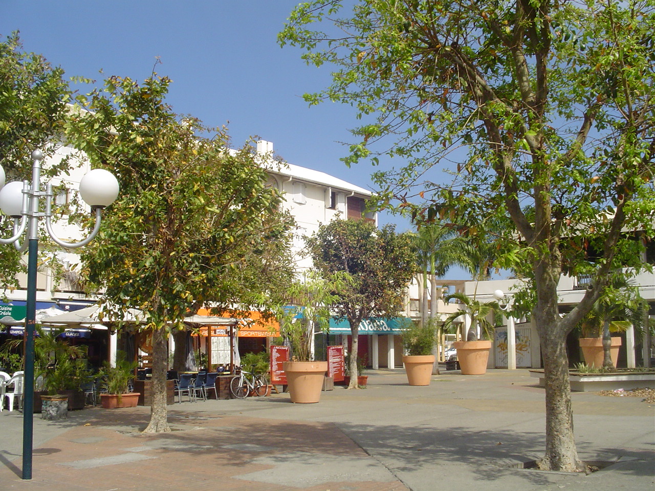 Saint-Gilles-Les-Bains — Saint-Gilles-les-Bains (2855723496)