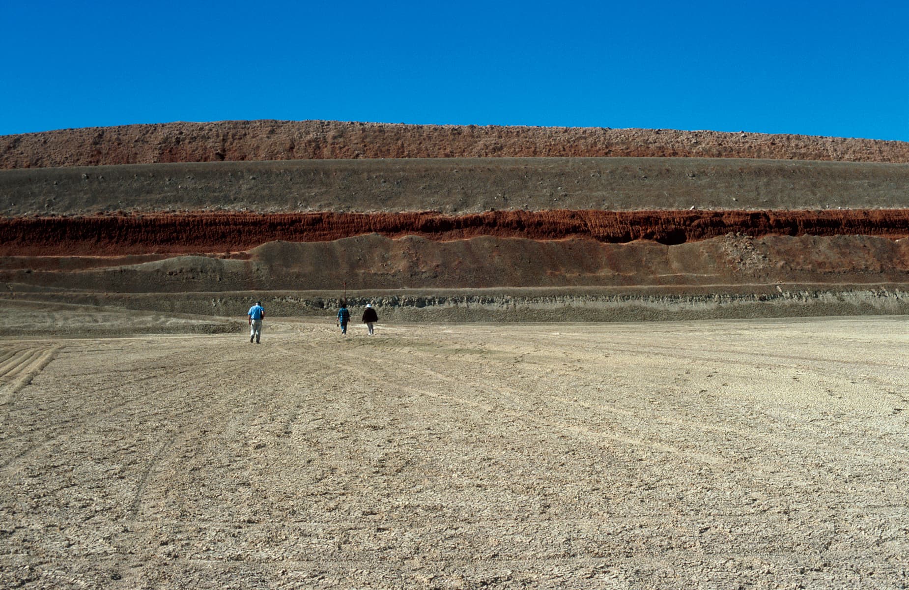 Mildura — CSIRO ScienceImage 4283 Bentonite mine at Arumpo near Mildura Victoria 1999