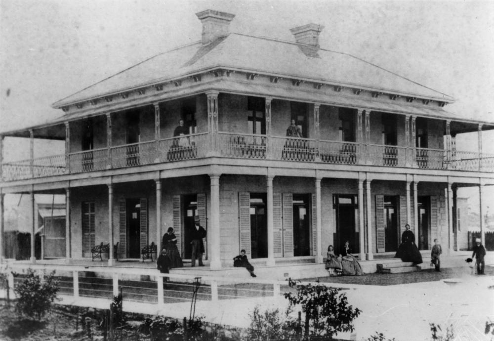 Beaumont — StateLibQld 1 113064 Beaumont, an imposing residence at Ipswich, ca. 1870