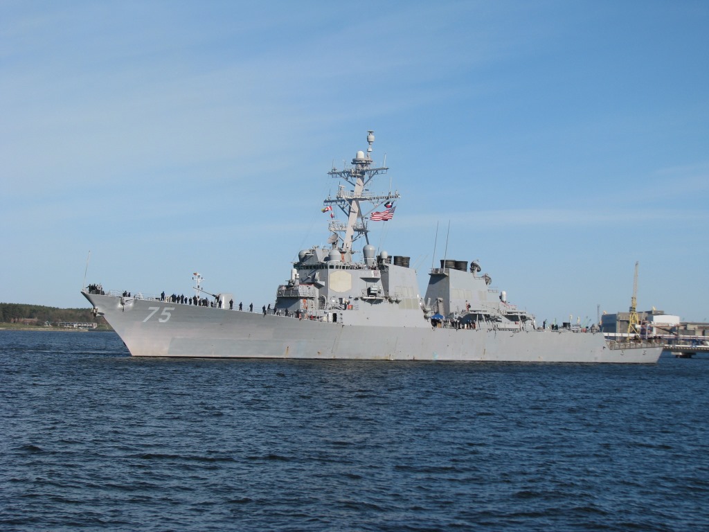 Klaipeda — Port bow view of USS Donald Cook (DDG-75) approaching Klaipeda, Lithuania 2016