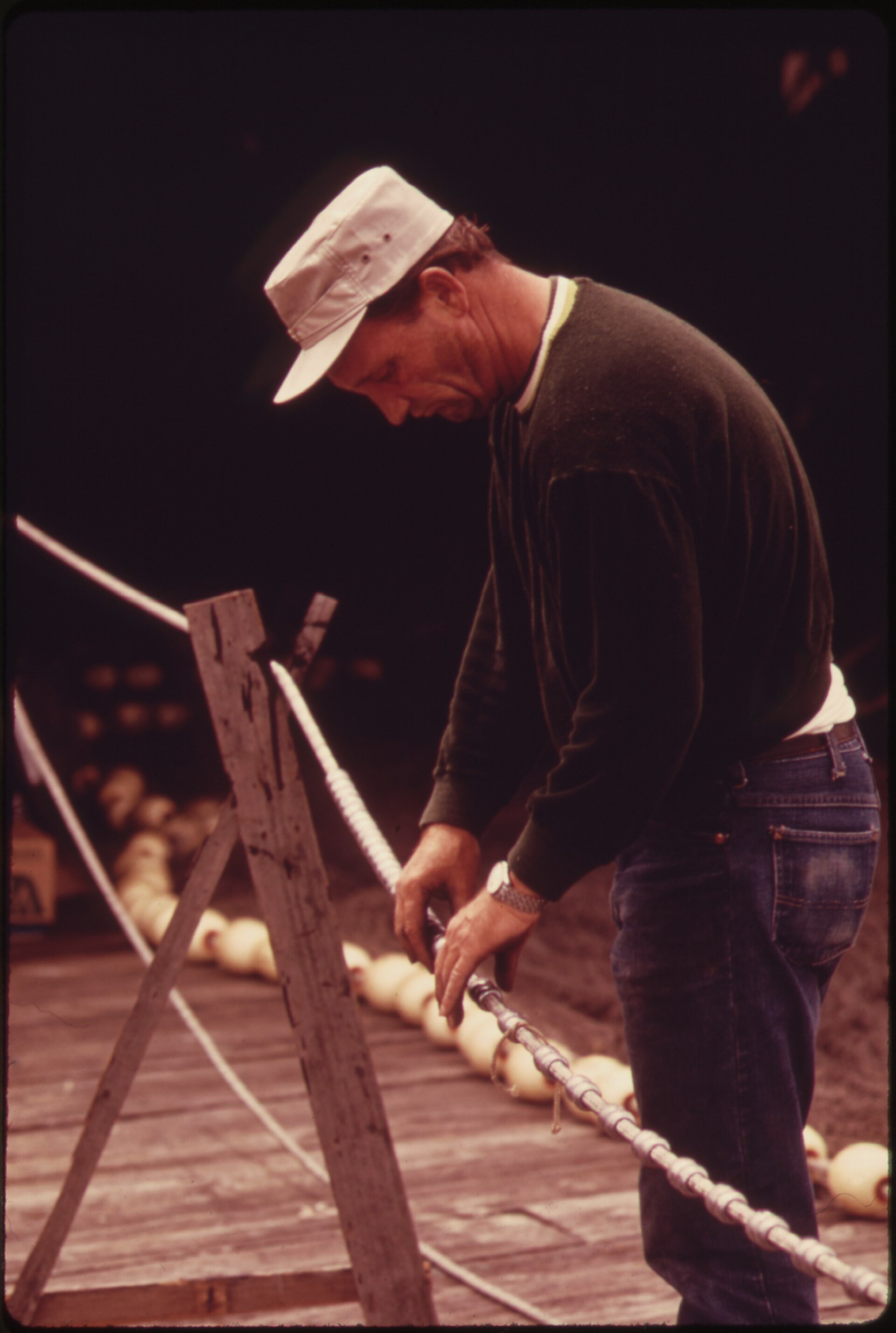 Gig Harbor — FORD SEXTON, OF GIG HARBOR, MAKES A HEADLINE FOR A PURSE SEINE HE WILL USE IN ALASKA. MANY COMMERCIAL FISHERMEN LIVE... - NARA - 552301