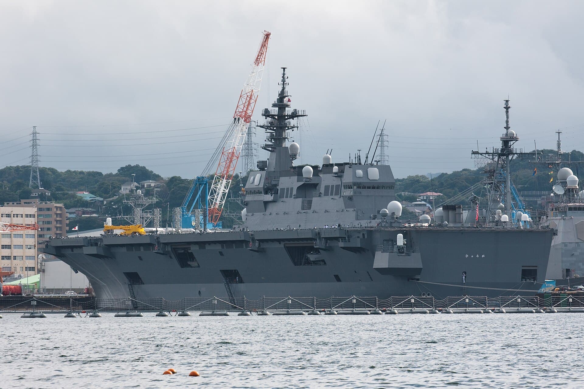 Hyuga — JS Hyuga (DDH-181) - Port Quarter View