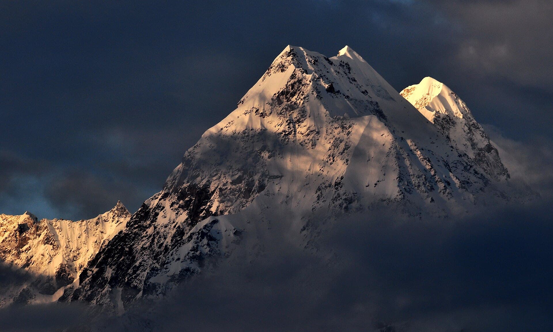 Pithoragarh — Panchchuli mountain Peak as seen from Munsiyari, in the Pithoragarh District of Uttarakhand, India