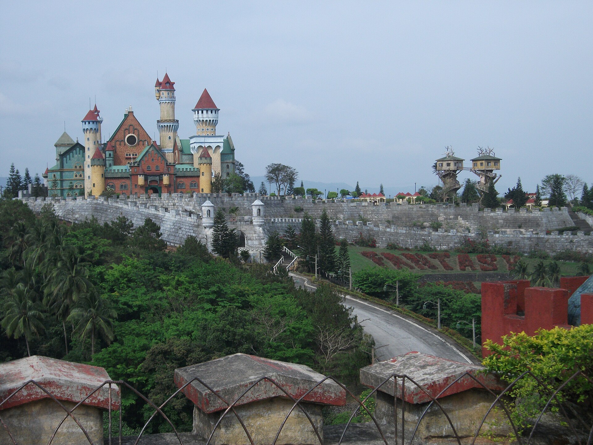 Tagaytay — The Fantasy World Castle, Batangas, Philippines - panoramio